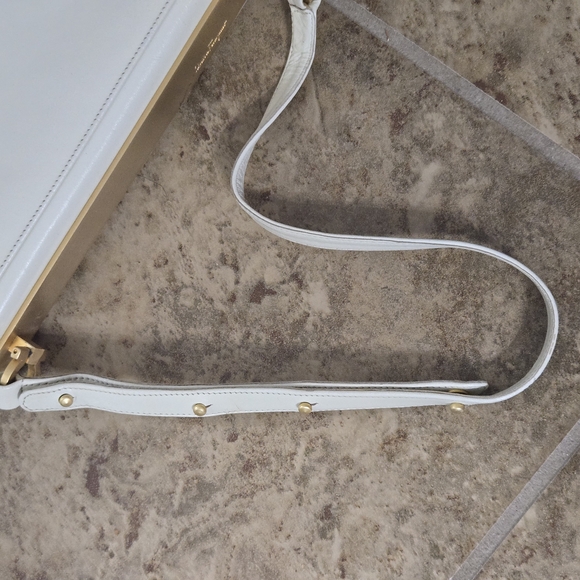 Vintage Salvatore Ferragamo Cream and Gold Shoulder Bag - Picture 9 of 16
